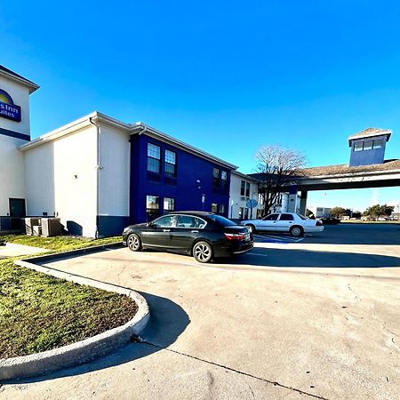 Days Inn By Wyndham Dallas Plano Exterior photo