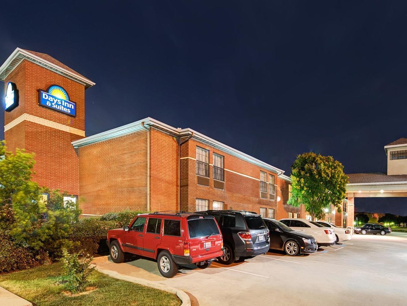 Days Inn By Wyndham Dallas Plano Exterior photo